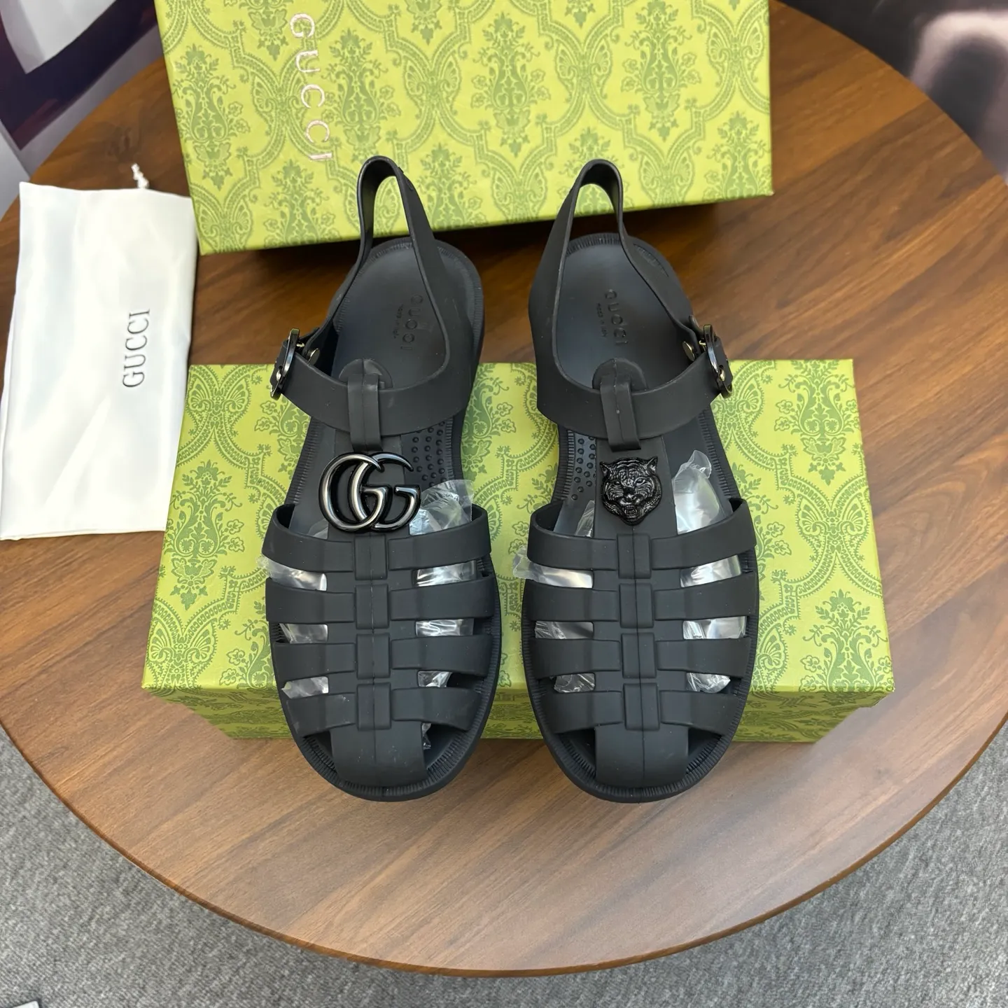 Men's shoes 260💰 [Gucci] Counter quality, top-quality original goods, real photos! Original TPU material, fine workmanship, comfortable; genuine 1:1 replica Size: 36 ~ 46